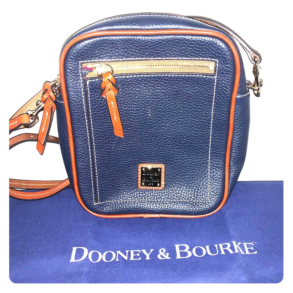 Dooney & Bourke pebble grain camera case crossbody